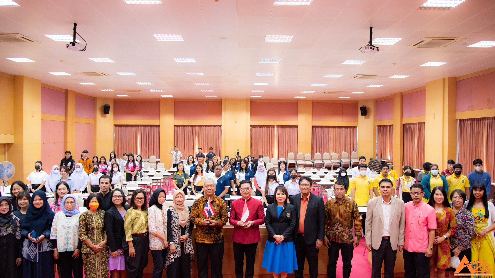 ComCare ให้บริการงานบันทึก๓าพของศูนย์ภาษา มหาวิทยาลัยราชภัฏนครศรีธรรมราช